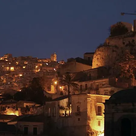 Ferienhaus Vico Muccio. Luminosa Casa D'epoca Modica